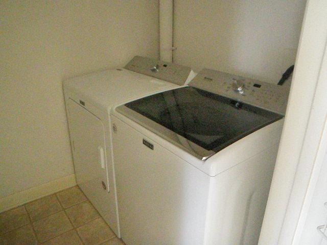 810 13th Ave, Mendota, IL 61342 - laundry room with separate washer and dryer and light tile patterned floors