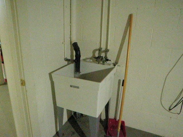 810 13th Ave, Mendota, IL 61342 - utilities with a sink