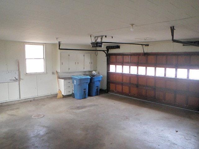 810 13th Ave, Mendota, IL 61342 - garage featuring a garage door opener