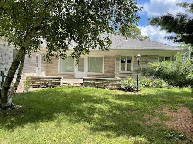 810 13th Ave, Mendota, IL 61342 - rear view of house with a lawn and a shingled roof