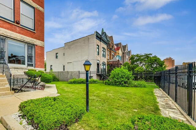 4364 S Oakenwald Ave, Chicago, IL 60653 - view of yard featuring fence