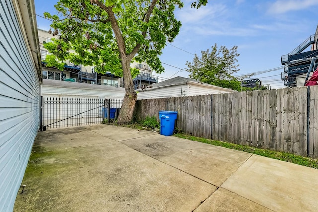 4364 S Oakenwald Ave, Chicago, IL 60653 - view of patio / terrace with fence