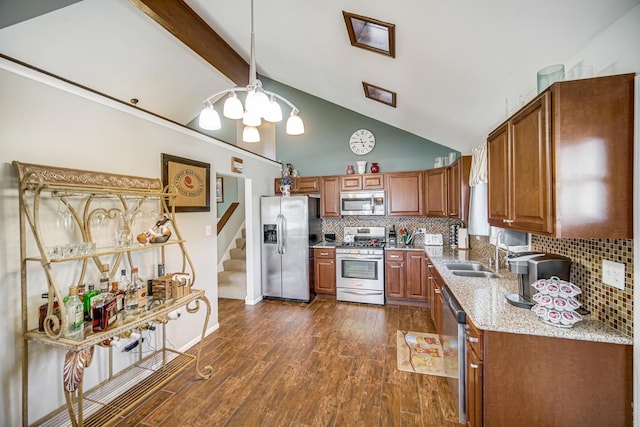 kitchen with a sink, dark wood-style floors, brown cabinets, and stainless steel appliances