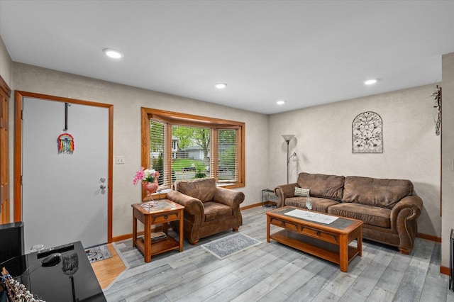 living area featuring light wood-type flooring, recessed lighting, and baseboards