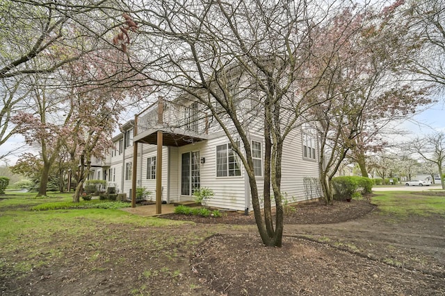 2470 Palazzo Ct, Buffalo Grove, IL 60089 - view of home's exterior featuring a yard and a balcony