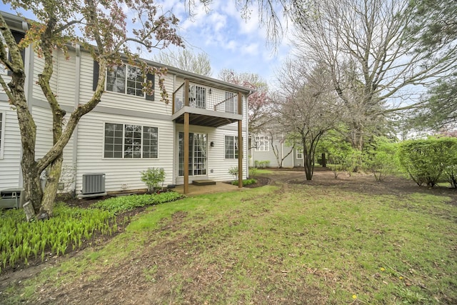 2470 Palazzo Ct, Buffalo Grove, IL 60089 - back of property with central air condition unit, a yard, and a balcony