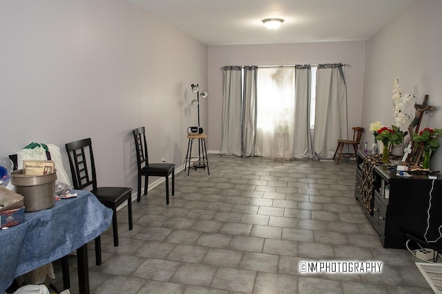 2152 W 19th St, Chicago, IL 60608 - view of living area
