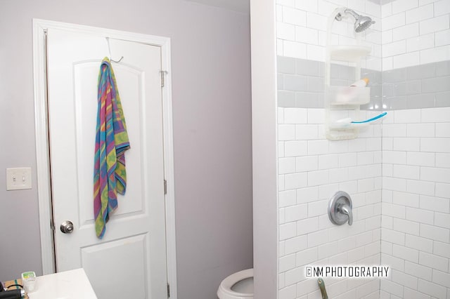 2152 W 19th St, Chicago, IL 60608 - bathroom with toilet and tiled shower