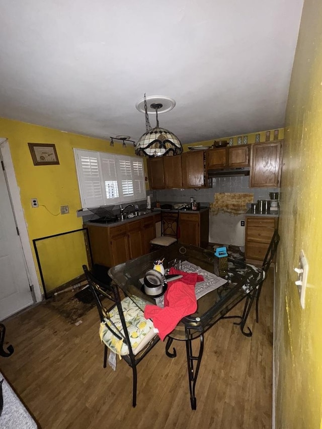 3634 S Giles Ave, Chicago, IL 60653 - dining area with wood finished floors