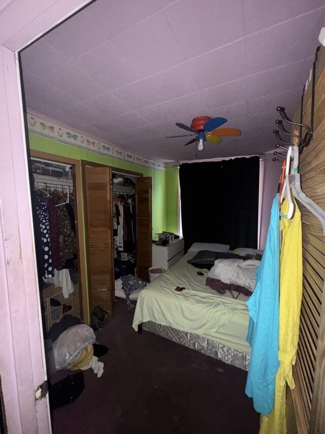 3634 S Giles Ave, Chicago, IL 60653 - carpeted bedroom with a ceiling fan