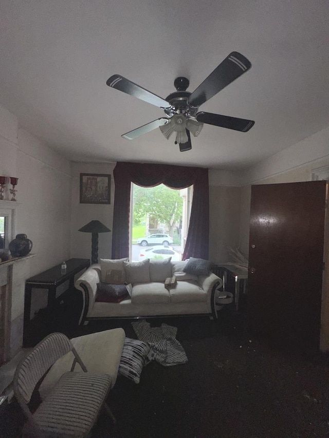 3634 S Giles Ave, Chicago, IL 60653 - living room featuring ceiling fan