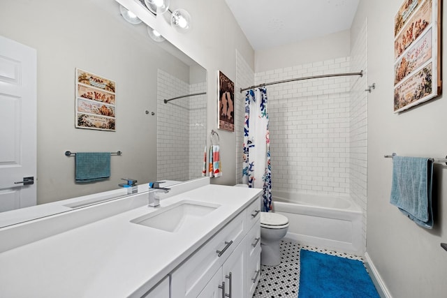5486 S Woodlawn Ave Unit 3, Chicago, IL 60615 - full bath with baseboards, toilet, vanity, and shower / bath combo