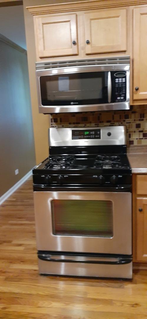 15831 Dante Dr, South Holland, IL 60473 - kitchen with stainless steel appliances, decorative backsplash, baseboards, and light wood-style flooring