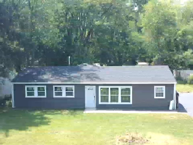 16110 Homan Ave, Markham, IL 60428 - ranch-style house with a front lawn
