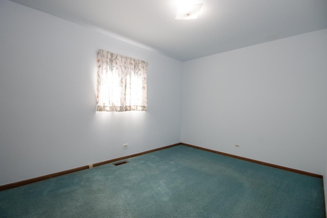 unfurnished room with baseboards, carpet floors, and visible vents