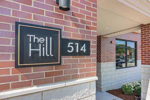 514 Hillgrove Ave Unit 204, Western Springs, IL 60558 - details with brick siding