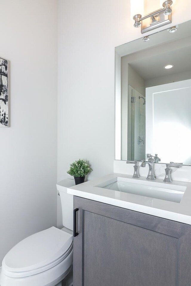 514 Hillgrove Ave Unit 204, Western Springs, IL 60558 - bathroom featuring toilet, a shower, and vanity