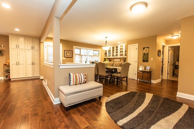 living room with dark wood-style floors, recessed lighting, and baseboards