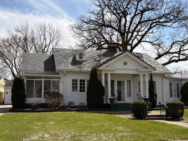 529 Pearl St, Ottawa, IL 61350 - neoclassical / greek revival house featuring a chimney and a front yard