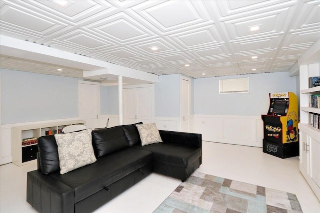 living area with recessed lighting, wainscoting, and an ornate ceiling