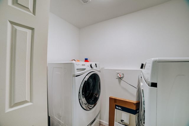 2775 E Riverview Dr, Kankakee, IL 60901 - laundry room featuring laundry area and washer and clothes dryer