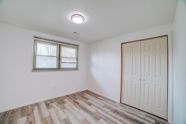 2775 E Riverview Dr, Kankakee, IL 60901 - unfurnished bedroom featuring baseboards, visible vents, a closet, and light wood finished floors