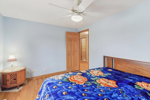 bedroom featuring light wood finished floors, baseboards, and a ceiling fan