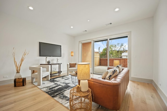 1548 W Ardmore Ave Unit 2F, Chicago, IL 60660 - living room featuring light wood finished floors and recessed lighting