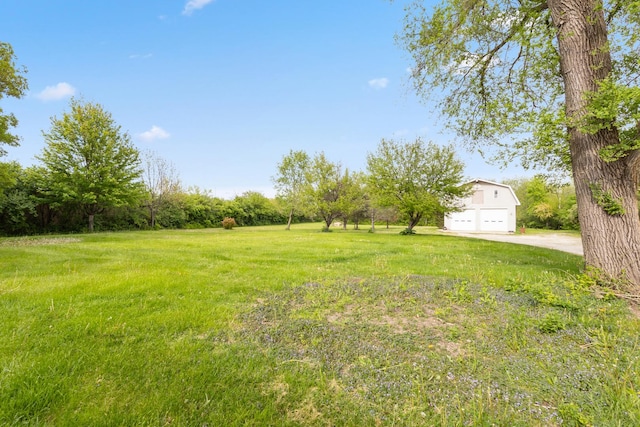 19049 S Parker Rd, Mokena, IL 60448 - view of grassy yard featuring a garage and an outdoor structure