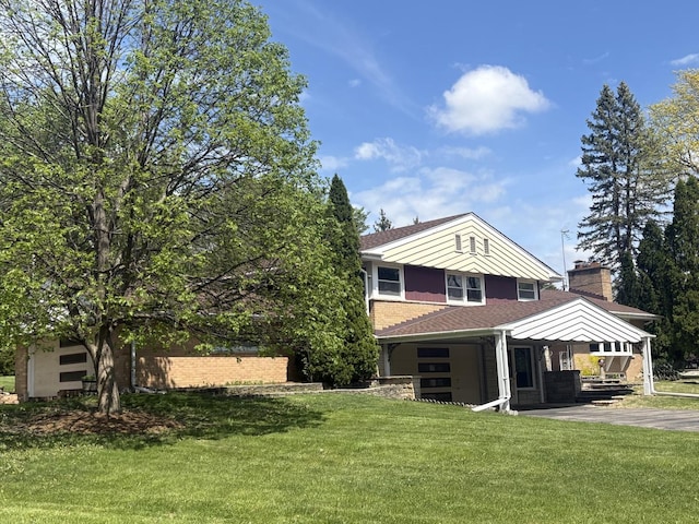 129 Roth Ave, Barrington, IL 60010 - view of front facade featuring a front yard, driveway, and a garage