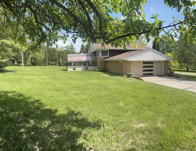 129 Roth Ave, Barrington, IL 60010 - view of grassy yard featuring concrete driveway and an attached garage
