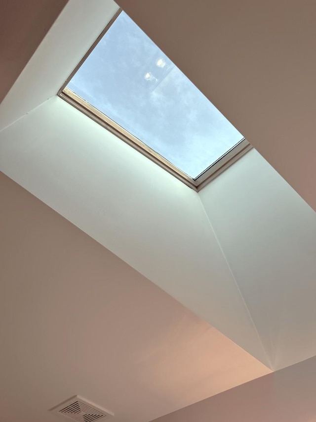 room details featuring visible vents