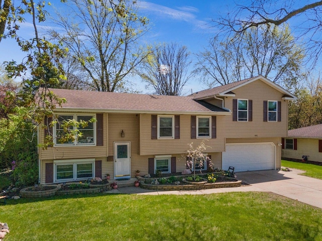view of front of property featuring an attached garage, a front lawn, and driveway