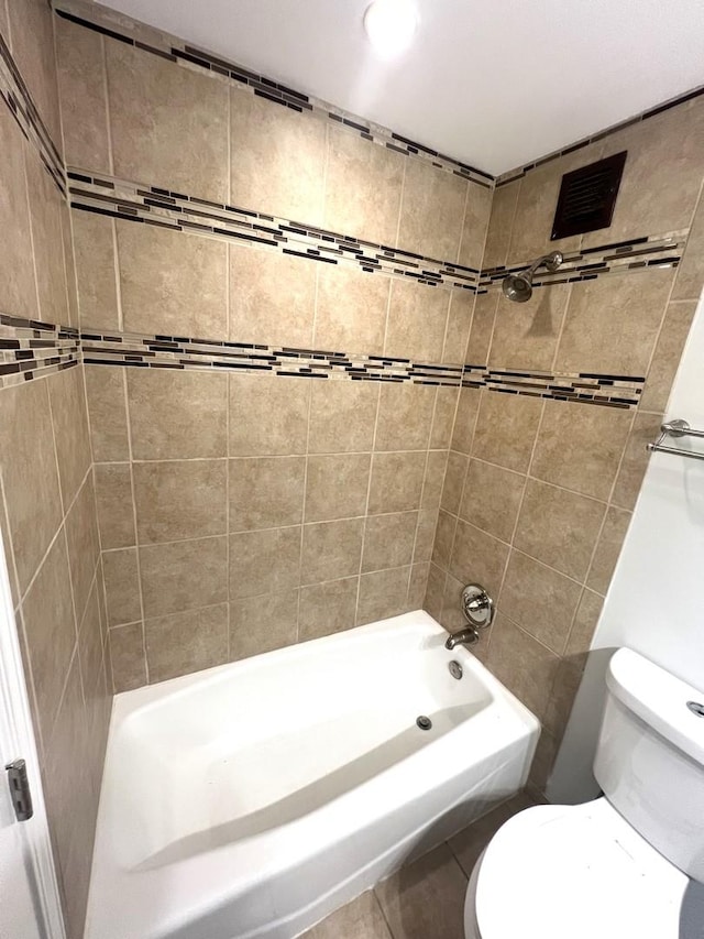 6150 N Kenmore Ave Unit 15B, Chicago, IL 60660 - full bath with toilet and washtub / shower combination
