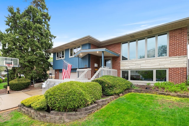 view of front of home with brick siding and a front yard