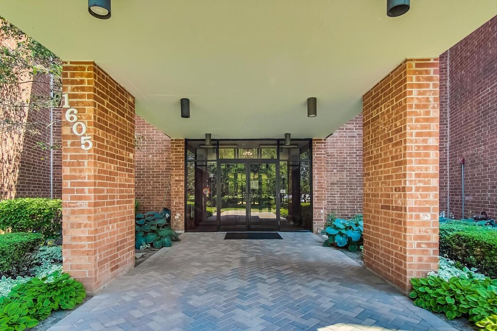 1605 E Central Rd Unit 117C, Arlington Heights, IL 60005 - photo 1