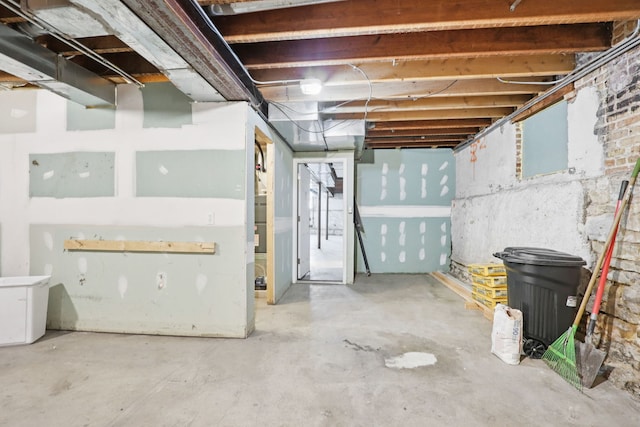 3220 W Polk St, Chicago, IL 60624 - view of unfinished basement