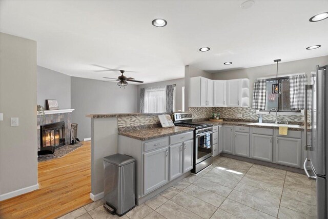 24860 W Forest Dr, Lake Villa, IL 60046 - kitchen with appliances with stainless steel finishes, a peninsula, a sink, a ceiling fan, and gray cabinets