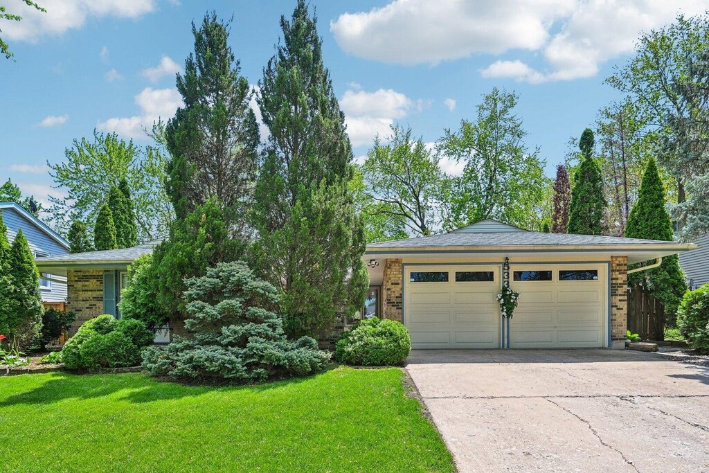 533 Cumberland Ln, Bolingbrook, IL 60440 - photo 1