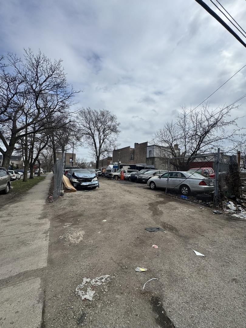 652 N Cicero Ave, Chicago, IL 60644