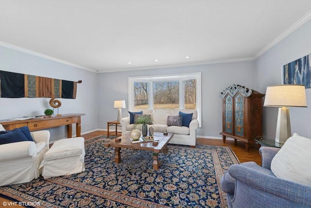 living area with baseboards, ornamental molding, wood finished floors, and recessed lighting
