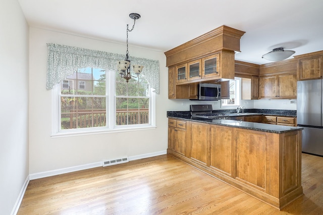 416 E Bauer Rd, Naperville, IL 60563 - kitchen featuring a chandelier, stainless steel appliances, a sink, visible vents, and a peninsula