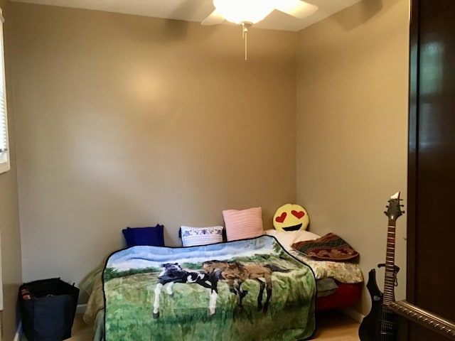 bedroom with ceiling fan