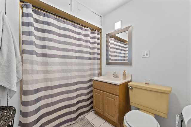 1913 N Kildare Ave, Chicago, IL 60639 - full bath featuring toilet, tile patterned floors, vanity, and a shower with curtain