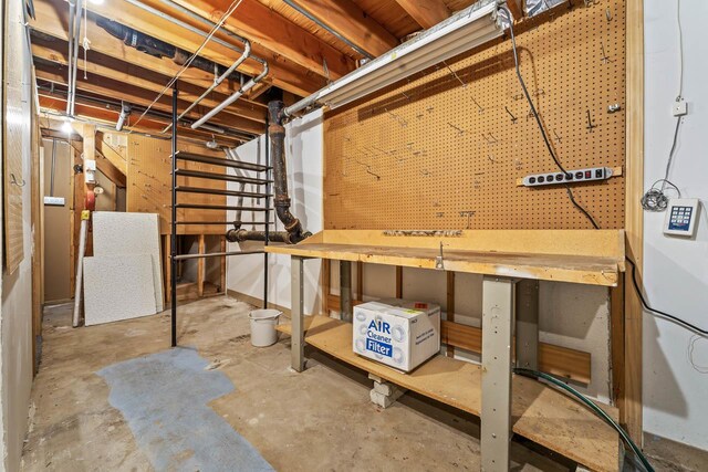 7415 W Ute Ln, Palos Heights, IL 60463 - unfinished below grade area with a workshop area