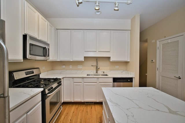 353 E Eastgate Pl, Chicago, IL 60616 - kitchen featuring stainless steel appliances, light wood-type flooring, and white cabinets
