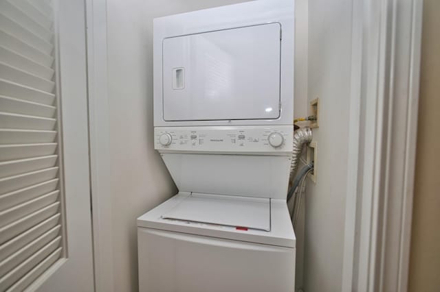 353 E Eastgate Pl, Chicago, IL 60616 - washroom with stacked washer and clothes dryer