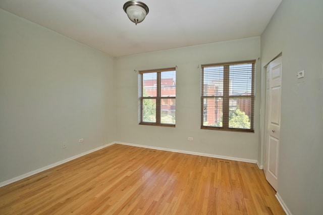 353 E Eastgate Pl, Chicago, IL 60616 - spare room featuring light wood finished floors and baseboards