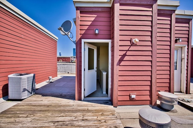 353 E Eastgate Pl, Chicago, IL 60616 - view of wooden terrace