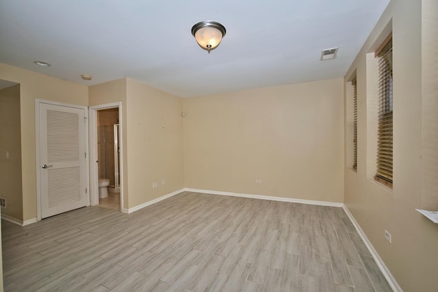 353 E Eastgate Pl, Chicago, IL 60616 - empty room featuring light wood-type flooring and baseboards